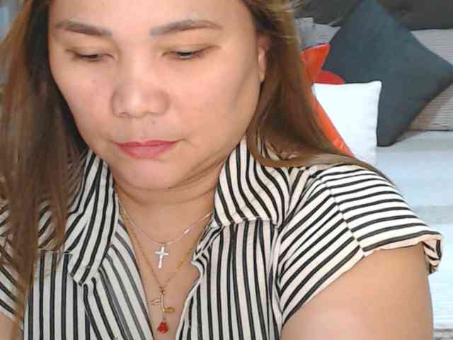 AsianHotMama143 webcam