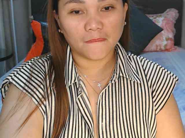 AsianHotMama143 webcam