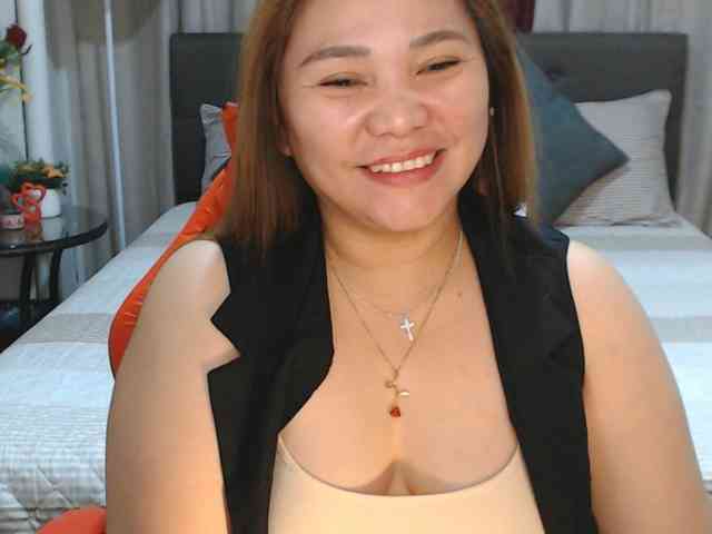 AsianHotMama143 webcam
