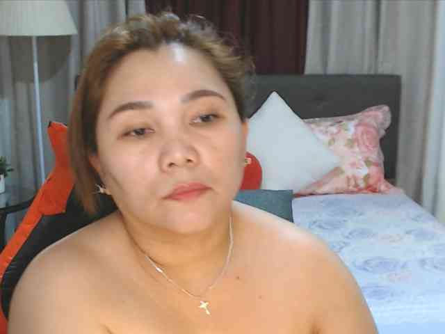 AsianHotMama143 webcam