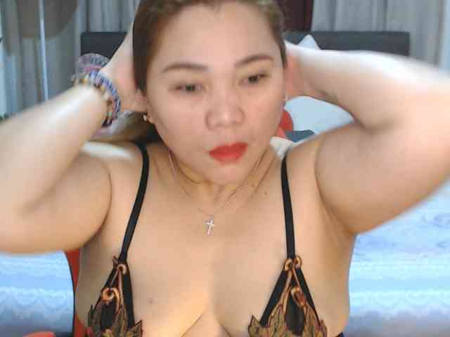AsianHotMama143 webcam