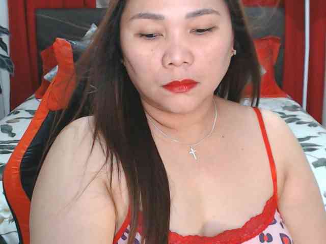 AsianHotMama143 webcam