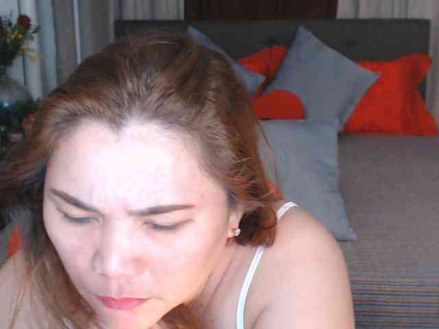 AsianHotMama143 webcam