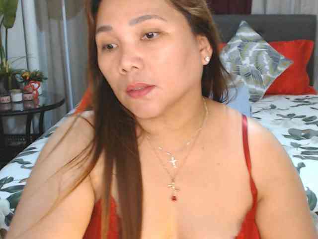AsianHotMama143 webcam