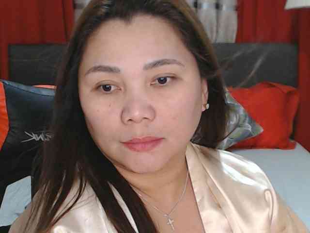 AsianHotMama143 webcam