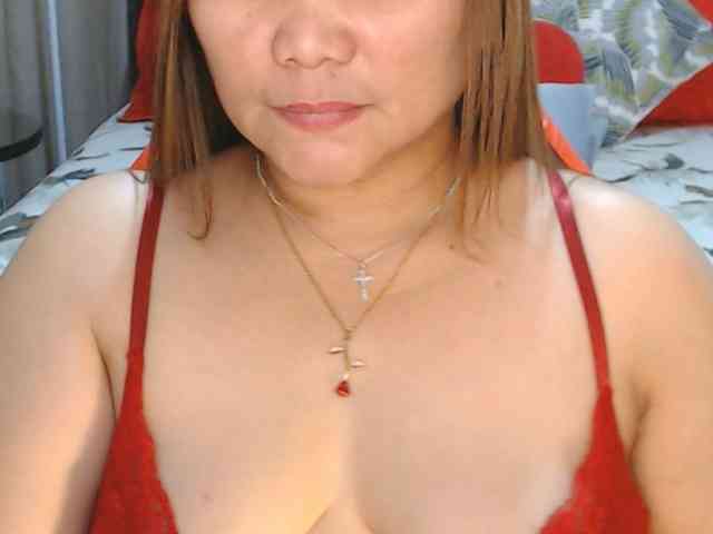 AsianHotMama143 webcam