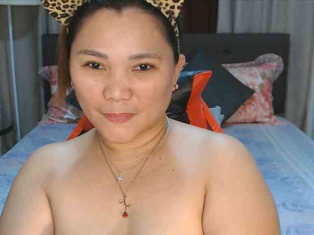 AsianHotMama143