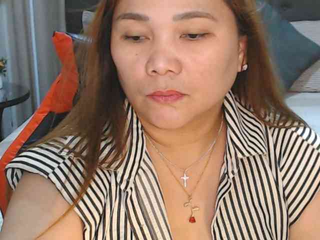 AsianHotMama143 webcam