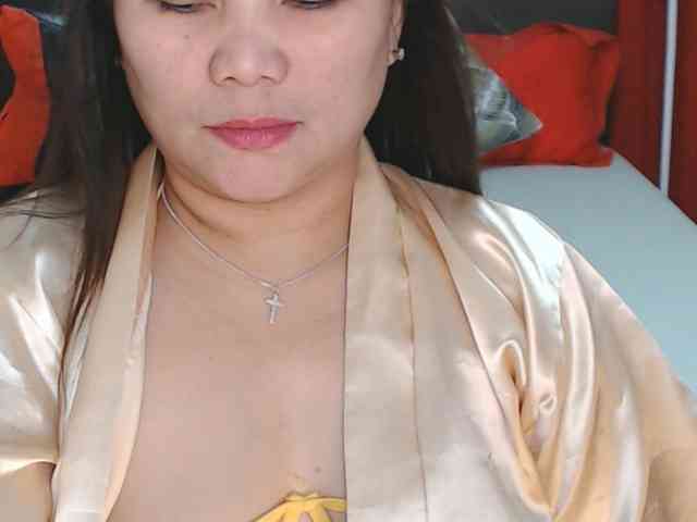 AsianHotMama143 webcam