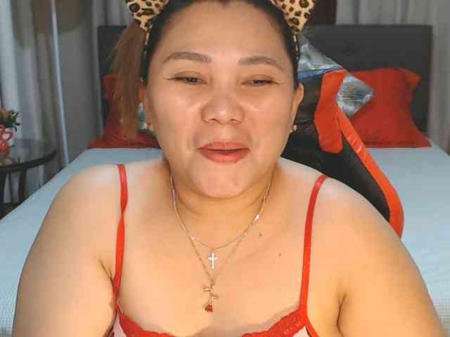 AsianHotMama143 webcam