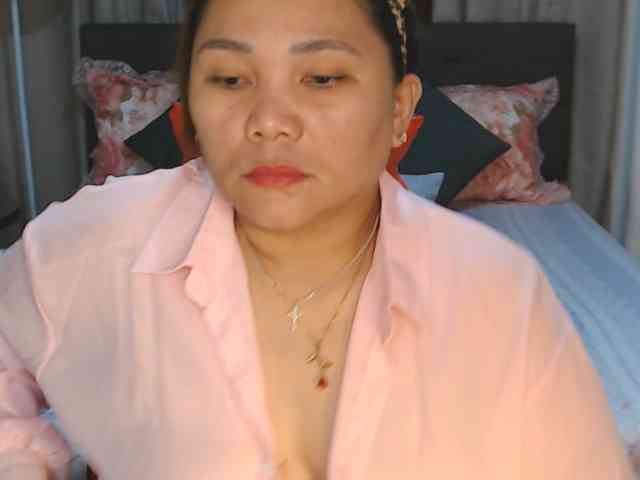 AsianHotMama143 webcam