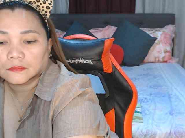 AsianHotMama143