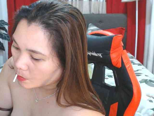 AsianHotMama143 webcam
