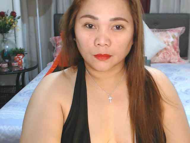 AsianHotMama143 webcam