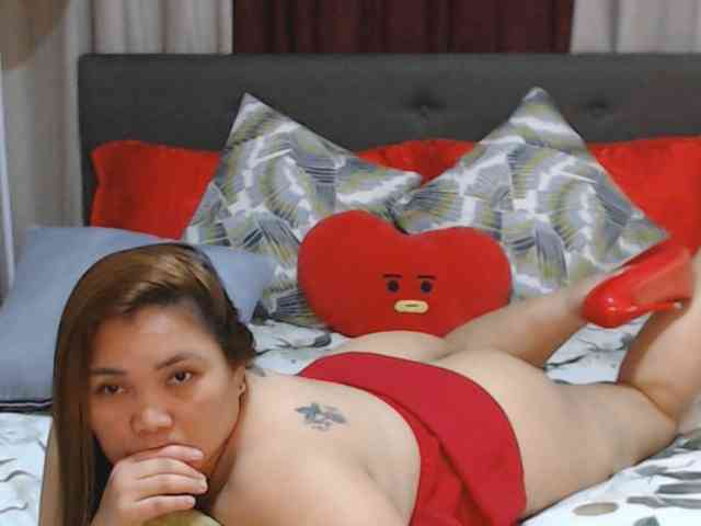 AsianHotMama143 webcam