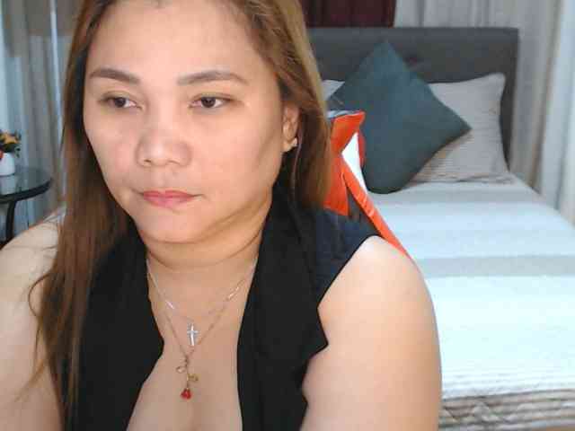 AsianHotMama143 webcam