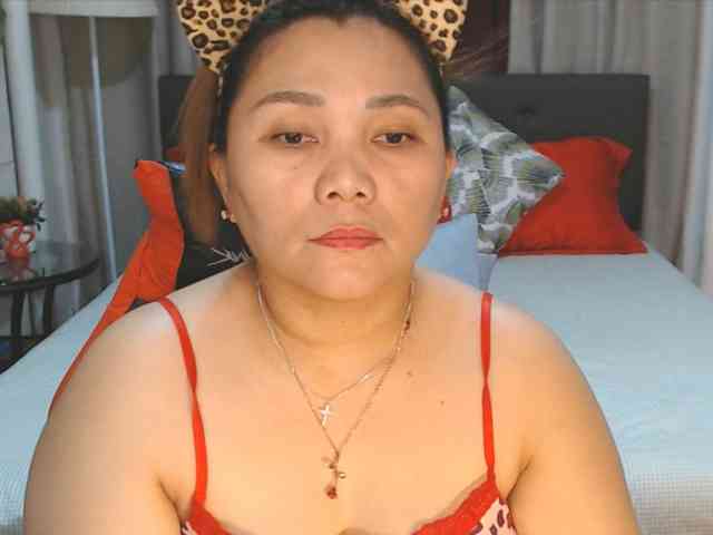 AsianHotMama143 webcam
