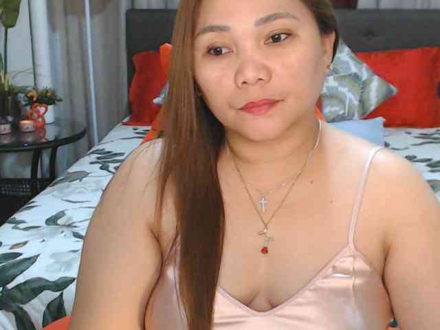 AsianHotMama143 webcam
