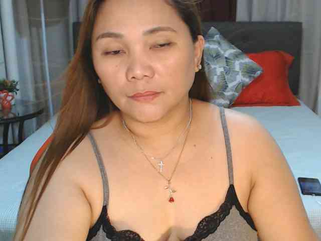 AsianHotMama143 webcam