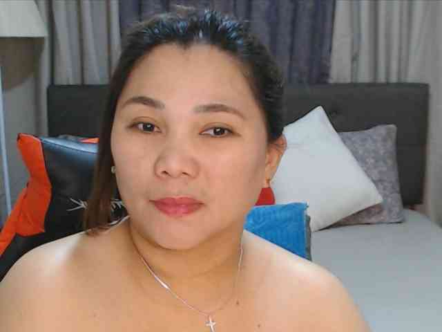 AsianHotMama143 webcam