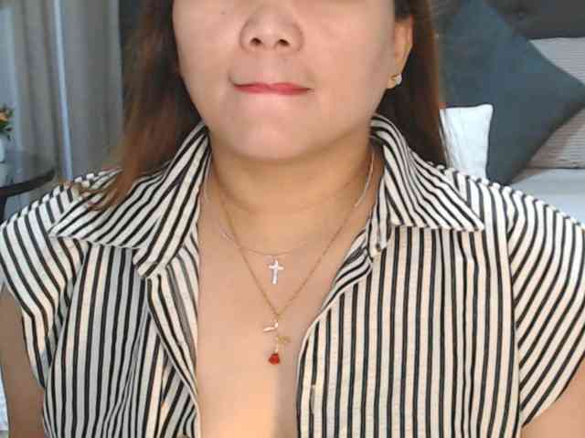AsianHotMama143 webcam
