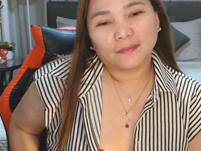 AsianHotMama143 webcam