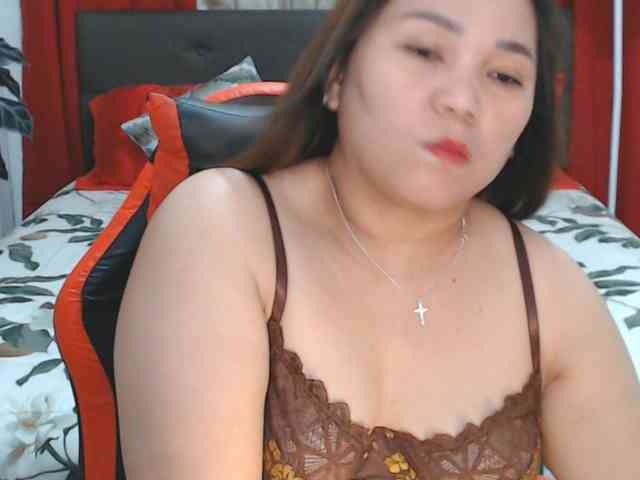 AsianHotMama143
