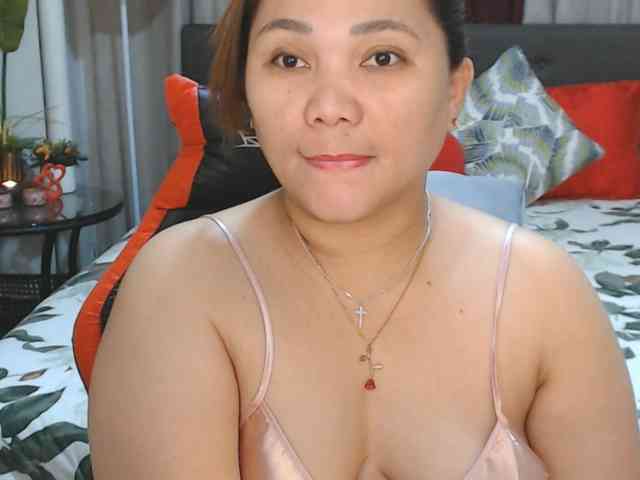 AsianHotMama143 webcam