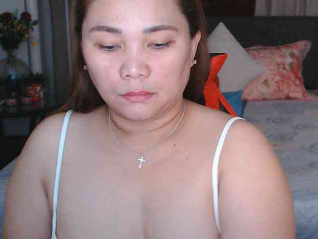 AsianHotMama143 webcam