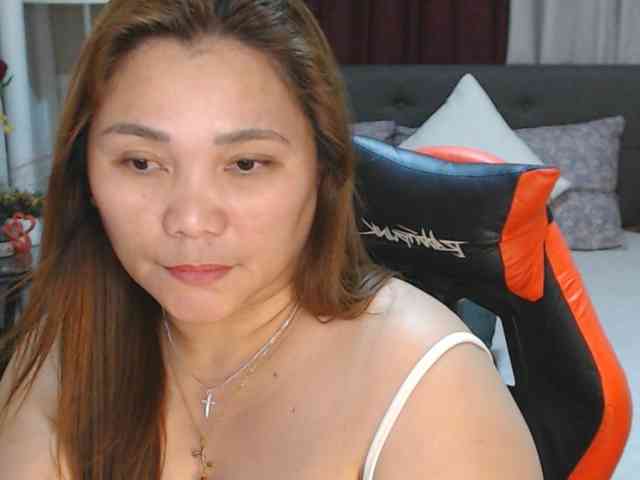 AsianHotMama143