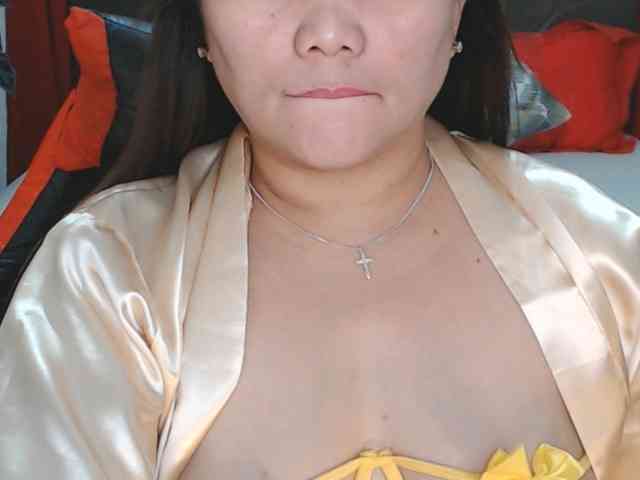 AsianHotMama143 webcam