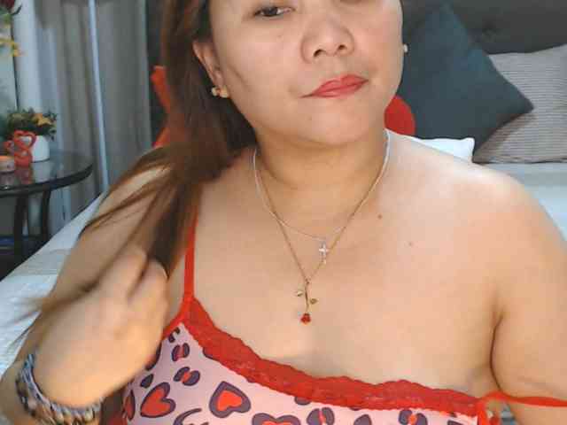 AsianHotMama143 webcam