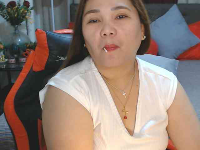 AsianHotMama143 webcam