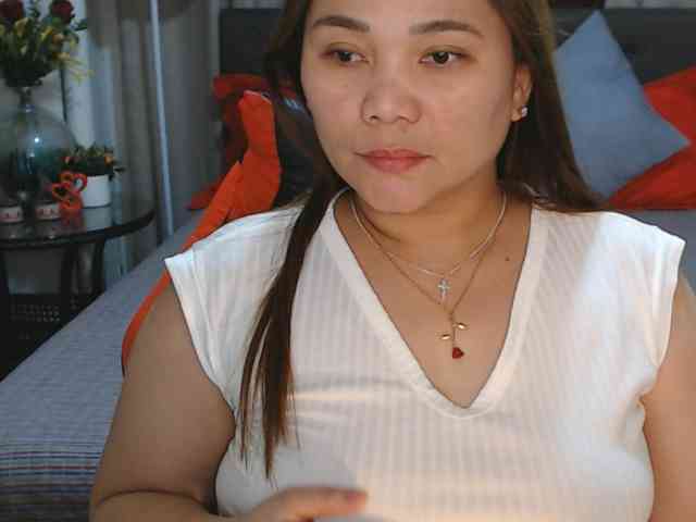 AsianHotMama143 webcam