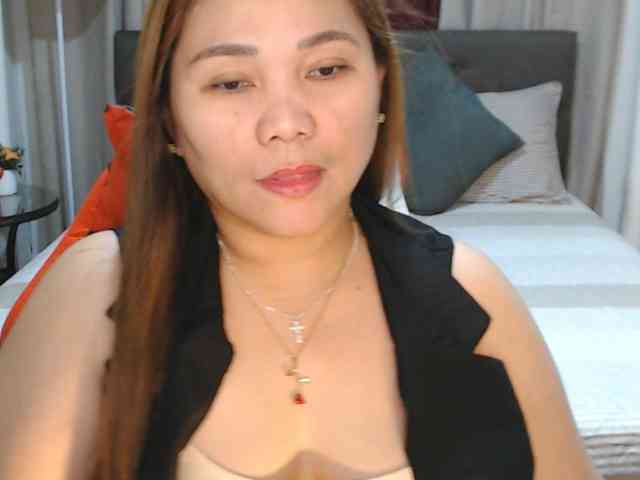 AsianHotMama143 webcam