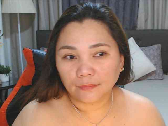 AsianHotMama143 webcam