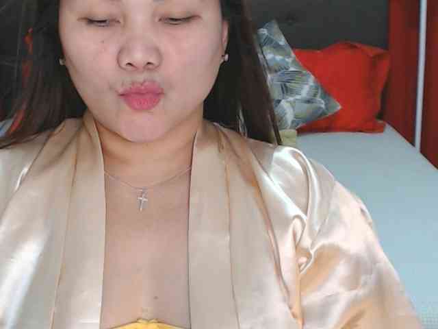 AsianHotMama143 webcam
