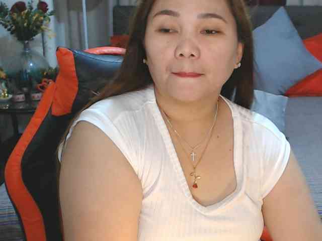 AsianHotMama143 webcam