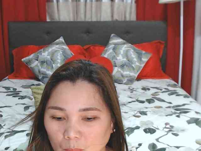 AsianHotMama143 webcam