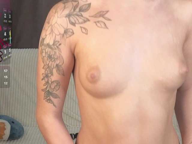 MeganFOXYYY live cam on BongaCams