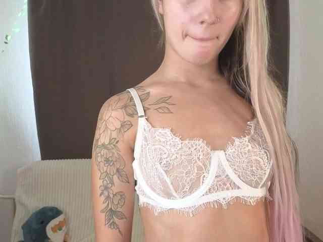 MeganFOXYYY webcam
