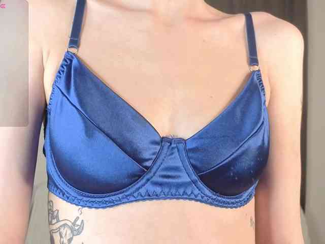 MeganFOXYYY webcam