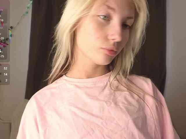 MeganFOXYYY webcam