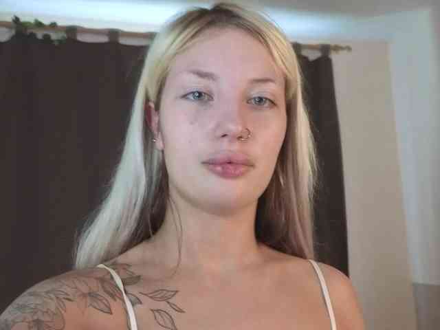 MeganFOXYYY webcam