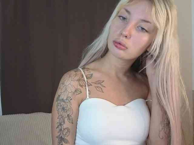 MeganFOXYYY webcam