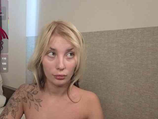 MeganFOXYYY webcam