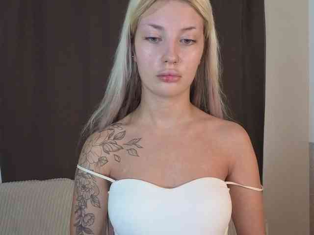 MeganFOXYYY webcam