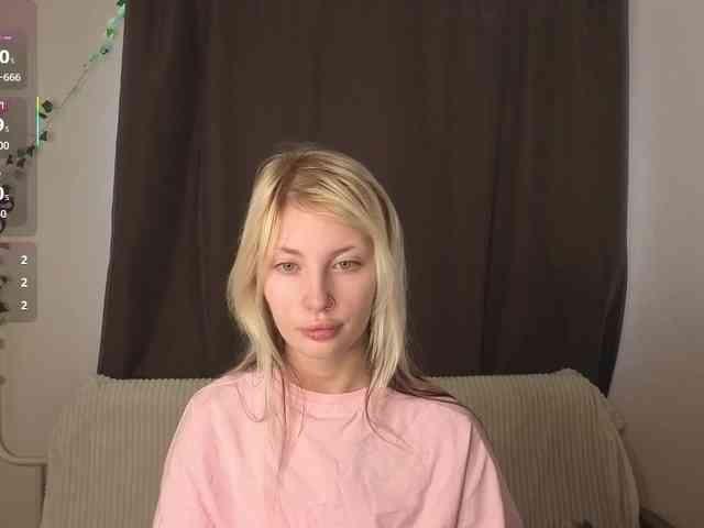 MeganFOXYYY webcam