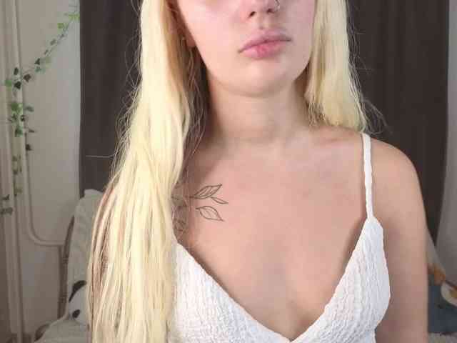 MeganFOXYYY webcam