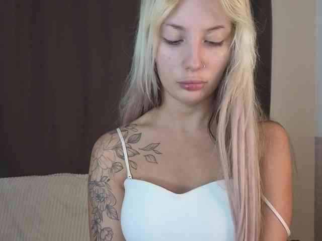 MeganFOXYYY webcam